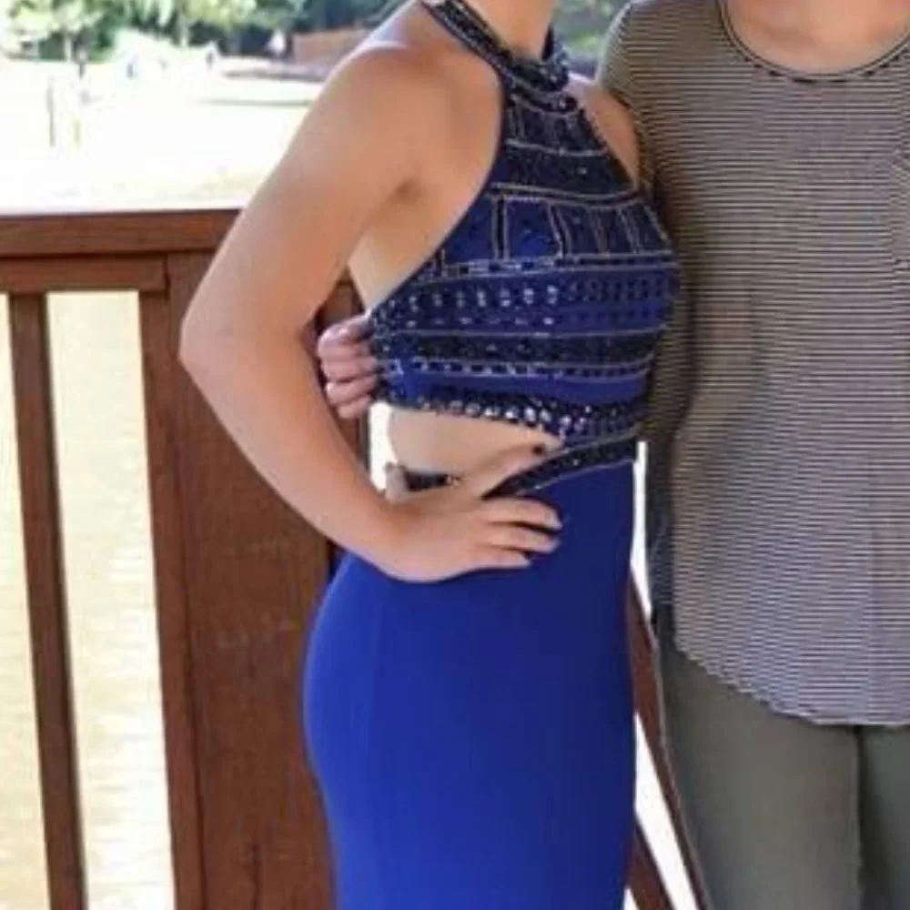Prom Dress - Picture 2 of 5